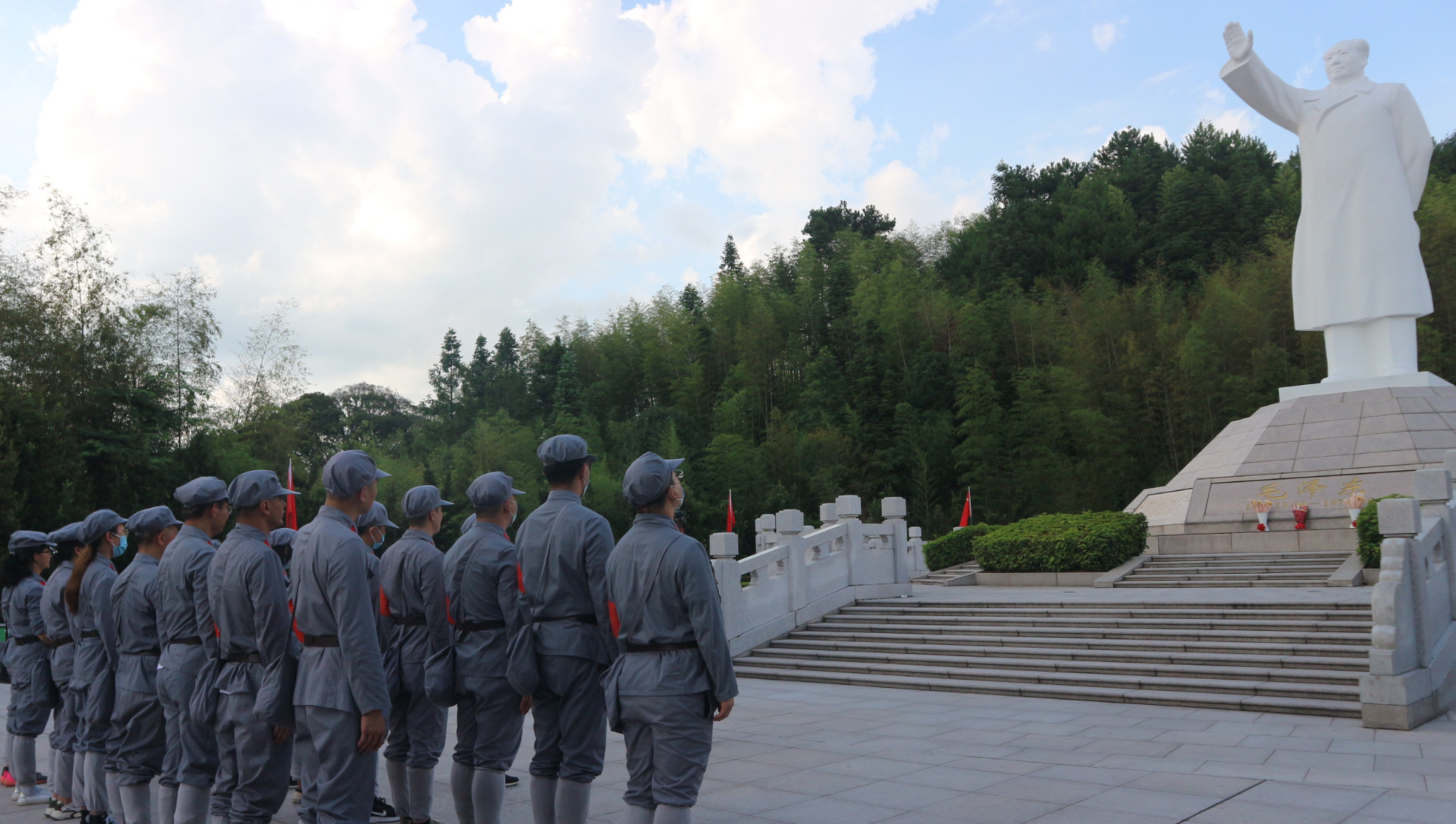 博大视野瞻仰毛主席.jpg
